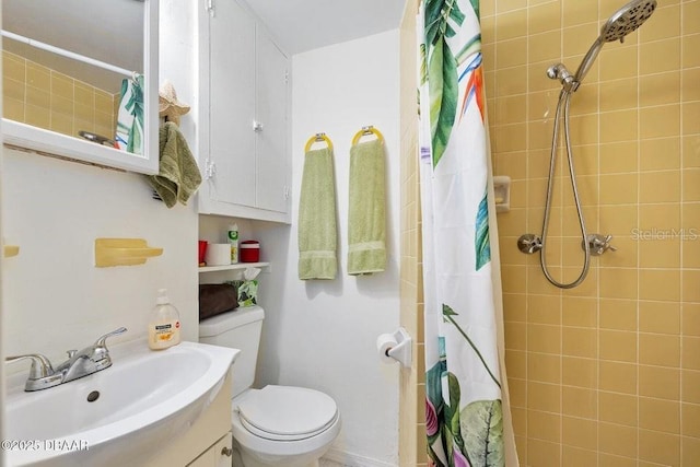 918 N Wild Olive Ave, Daytona Beach, FL 32118 - full bath featuring a tile shower and vanity