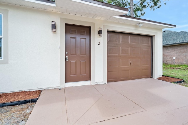 3 Fenwood Ln, Palm Coast, FL 32137 - entrance to property with stucco siding and concrete driveway
