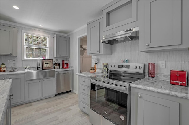 606 Ofarrell Ave, Interlachen, FL 32148 - kitchen with stainless steel appliances, under cabinet range hood, gray cabinetry, light wood-style floors, and recessed lighting
