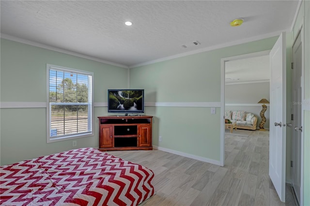 606 Ofarrell Ave, Interlachen, FL 32148 - bedroom with a textured ceiling, light wood finished floors, crown molding, and recessed lighting