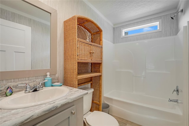 606 Ofarrell Ave, Interlachen, FL 32148 - bathroom with vanity, shower / bath combination, and a textured ceiling