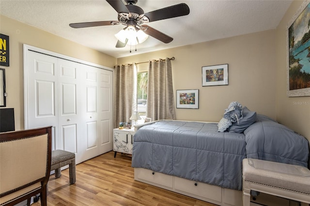 20 Long Pl, Palm Coast, FL 32137 - bedroom featuring a closet, light wood-type flooring, a ceiling fan, and a textured ceiling