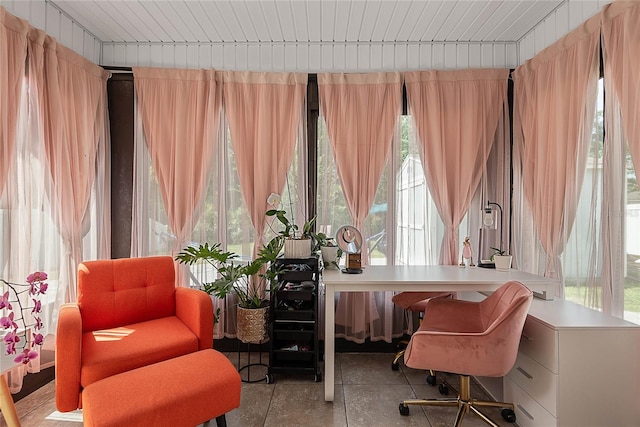 166 Midway Park Dr, Saint Augustine, FL 32084 - sitting room with an office area
