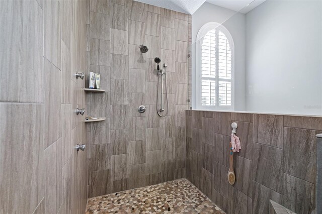 4 Old Oak Dr N, Palm Coast, FL 32137 - bathroom featuring a tile shower