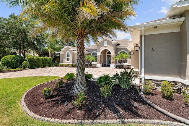 4 Old Oak Dr N, Palm Coast, FL 32137 - mediterranean / spanish house featuring stucco siding and a front yard