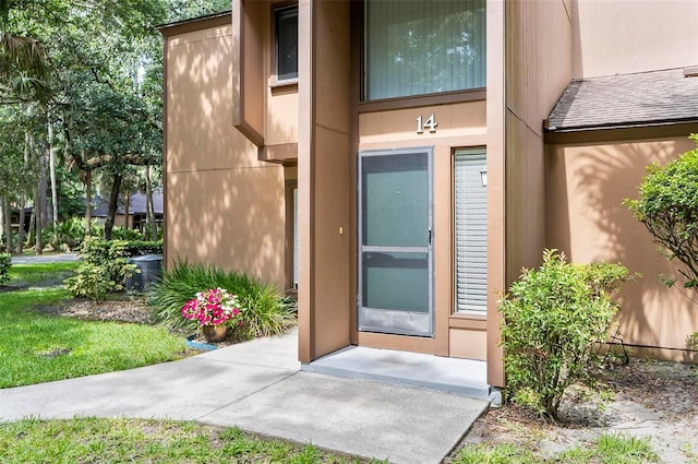 14 Oakmont Ct Unit 14, Palm Coast, FL 32137 - entrance to property with stucco siding