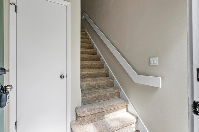 14 Oakmont Ct Unit 14, Palm Coast, FL 32137 - view of staircase