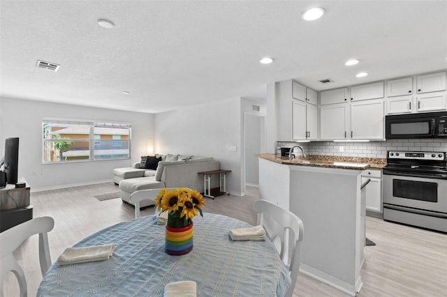 4600 E Moody Blvd Unit 14O, Bunnell, FL 32110 - dining space featuring light wood-style flooring and recessed lighting
