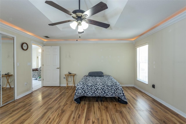25 Raintree Pl, Palm Coast, FL 32164 - bedroom featuring wood finished floors, ornamental molding, arched walkways, and ceiling fan