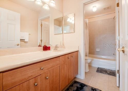 7 Flint Pl, Palm Coast, FL 32137 - full bath with vanity, tile patterned flooring, and shower / tub combo with curtain