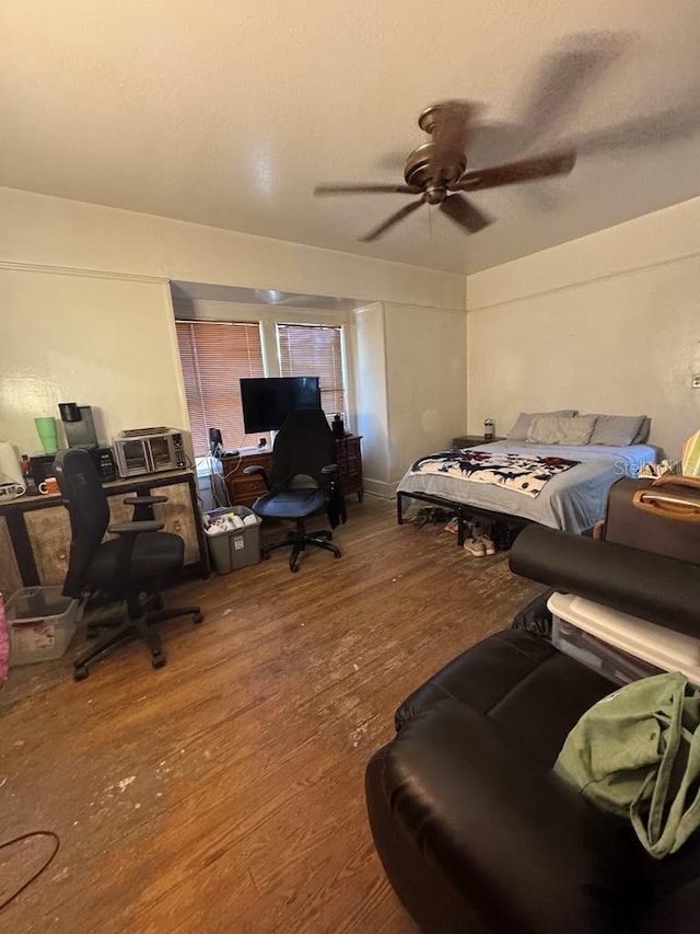 122 S Garfield Ave, Deland, FL 32724 - bedroom with wood finished floors and a ceiling fan