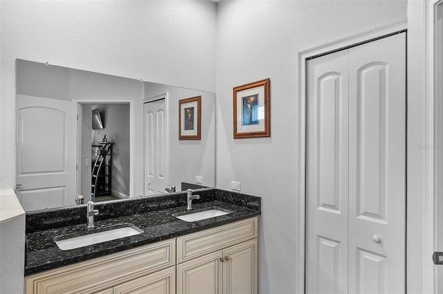 9 Elder Pl, Palm Coast, FL 32164 - bathroom featuring a closet and double vanity