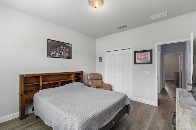 9 Elder Pl, Palm Coast, FL 32164 - bedroom with dark wood finished floors and a closet