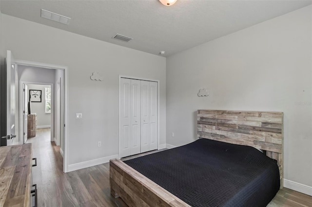 9 Elder Pl, Palm Coast, FL 32164 - bedroom featuring wood finished floors and a closet