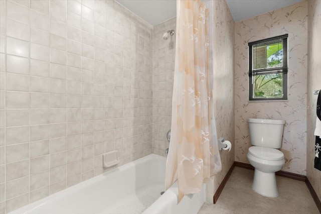 2940 Sunset Dr, New Smyrna Beach, FL 32168 - full bath with shower / bath combination with curtain and wallpapered walls