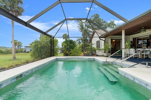 2940 Sunset Dr, New Smyrna Beach, FL 32168 - swimming pool with a patio, a ceiling fan, and a lanai