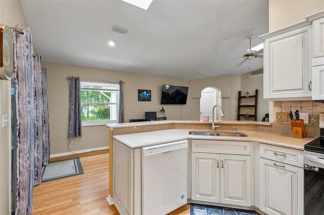 5 Wilksboro Pl, Palm Coast, FL 32164 - kitchen featuring white appliances, ceiling fan, a peninsula, light wood-type flooring, and tasteful backsplash