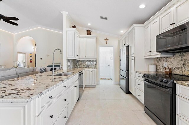 12 Comet Ct, Palm Coast, FL 32137 - kitchen with black appliances, a peninsula, ceiling fan, lofted ceiling, and decorative backsplash