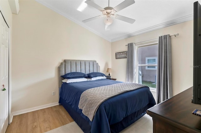 12 Comet Ct, Palm Coast, FL 32137 - bedroom with ornamental molding, wood finished floors, ceiling fan, and vaulted ceiling