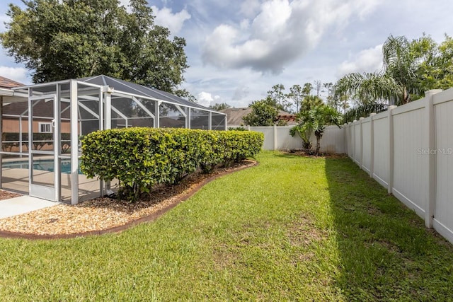 4 Essington Ln, Palm Coast, FL 32164 - fenced backyard featuring a lanai