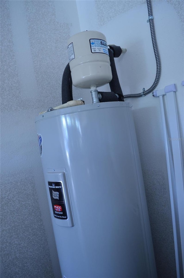 35 Putter Dr, Palm Coast, FL 32164 - detailed view of water heater