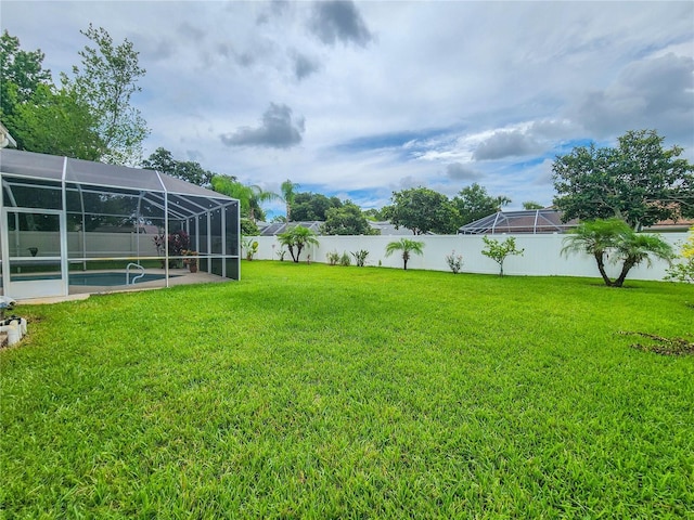 8 Wiltshire Pl, Palm Coast, FL 32164 - fenced backyard featuring glass enclosure