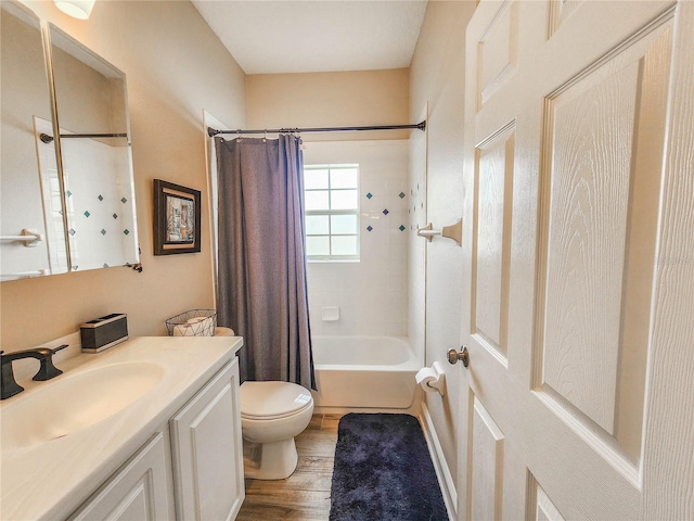 8 Wiltshire Pl, Palm Coast, FL 32164 - bathroom with vanity, shower / tub combo, and wood finished floors