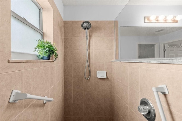 25 Round Mill Ln, Palm Coast, FL 32164 - bathroom featuring tiled shower