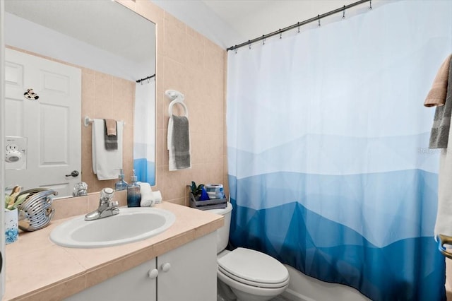 25 Round Mill Ln, Palm Coast, FL 32164 - bathroom featuring vanity, tile walls, and shower / bath combo with shower curtain