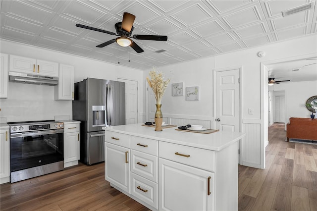 54221 Cravey Rd, Callahan, FL 32011 - kitchen featuring stainless steel appliances, a ceiling fan, under cabinet range hood, an ornate ceiling, and white cabinetry