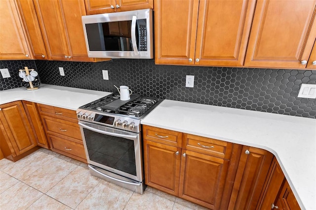 15 Long Pl, Palm Coast, FL 32137 - kitchen with stainless steel appliances, decorative backsplash, and light countertops
