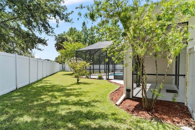 15 Long Pl, Palm Coast, FL 32137 - fenced backyard featuring a lanai and a patio area