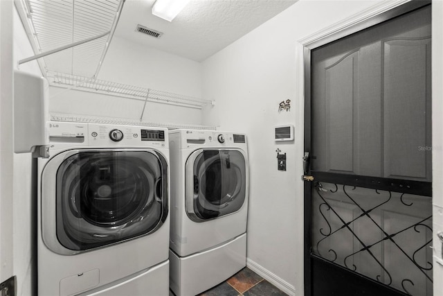 2790 Pelham Cir, Deltona, FL 32738 - laundry area with washing machine and dryer and baseboards