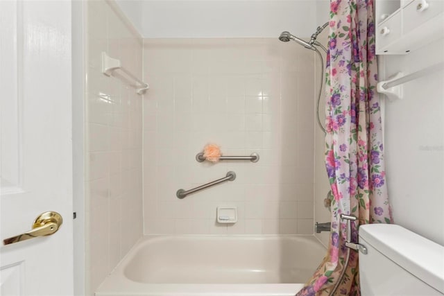 2790 Pelham Cir, Deltona, FL 32738 - bathroom with shower / tub combo and toilet