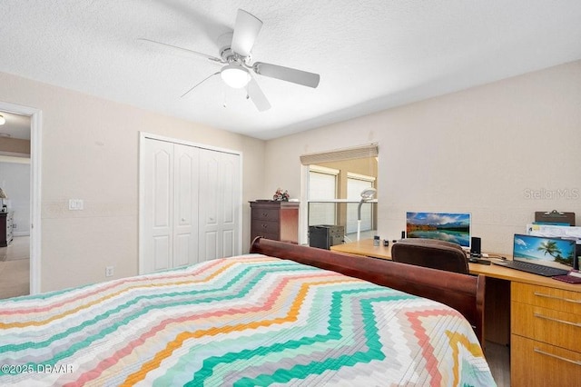 3959 S Chinook Ln, Ormond Beach, FL 32174 - bedroom featuring a closet, a ceiling fan, an office area, and a textured ceiling