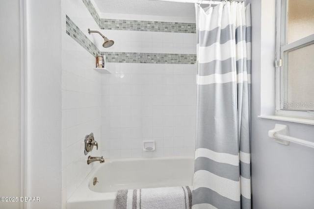 3959 S Chinook Ln, Ormond Beach, FL 32174 - full bathroom featuring shower / tub combo with curtain