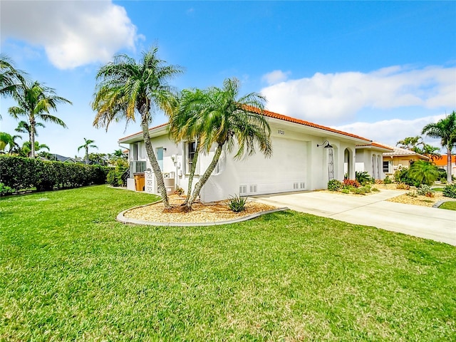 view of front of property with a front yard