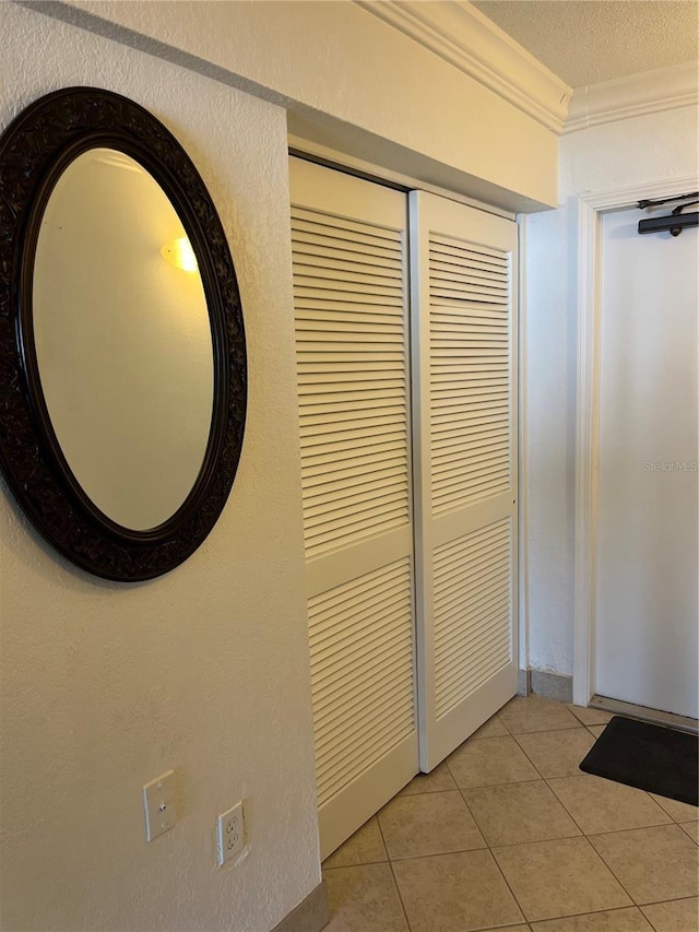 room details featuring ornamental molding