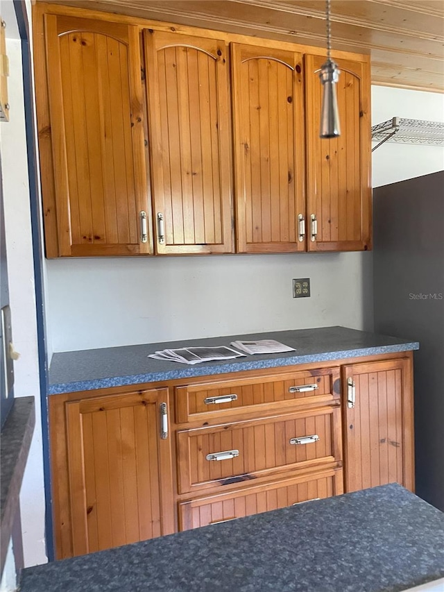 kitchen featuring pendant lighting