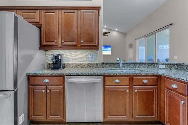 10120 Lakeshore Dr, Clermont, FL 34711 - kitchen with stainless steel appliances, light stone counters, tasteful backsplash, and vaulted ceiling