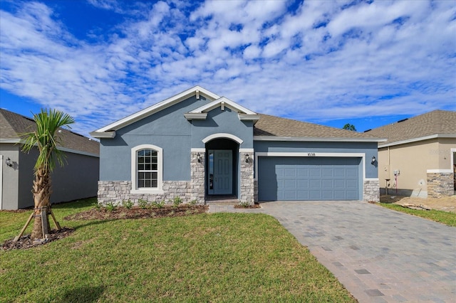 view of front of property featuring a front yard and a garage