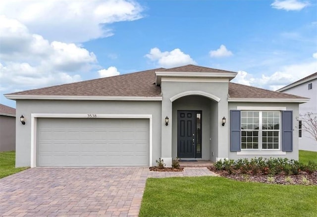 view of front facade featuring a front lawn and a garage