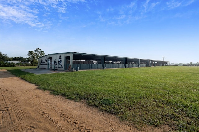 exterior space featuring a lawn