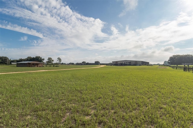 view of yard featuring a rural view