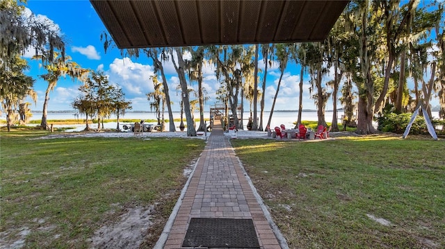 view of yard featuring a water view