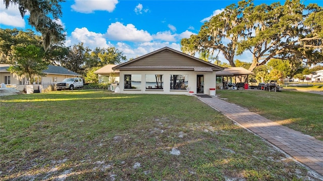 view of front of house with a front lawn