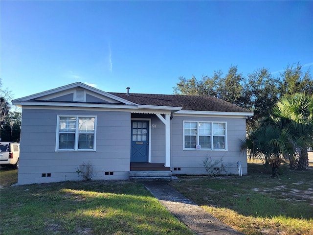 view of front of property featuring a front yard