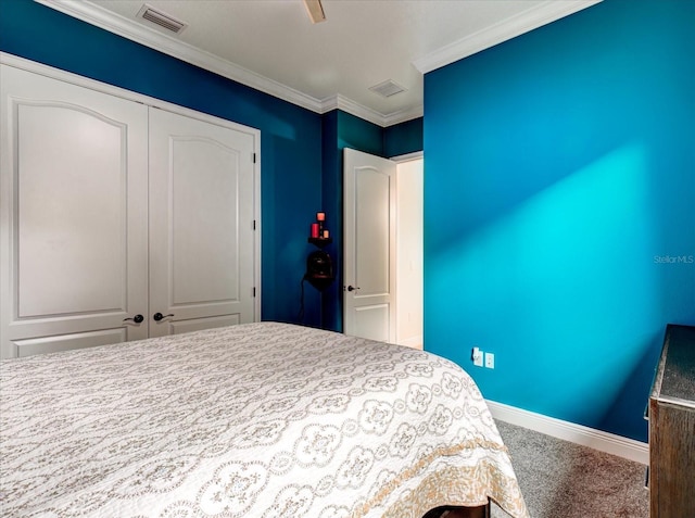 carpeted bedroom featuring ornamental molding, ceiling fan, and a closet