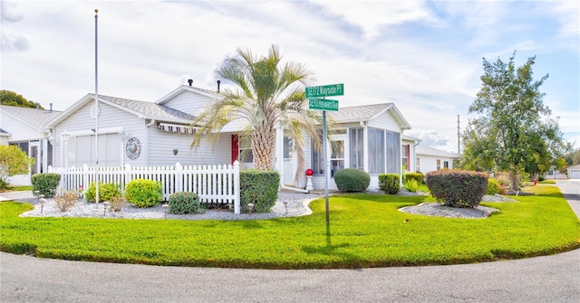 view of front facade with a front lawn