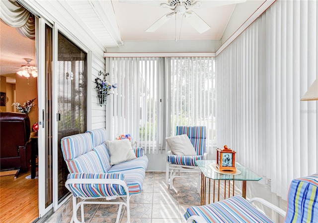 sunroom with ceiling fan